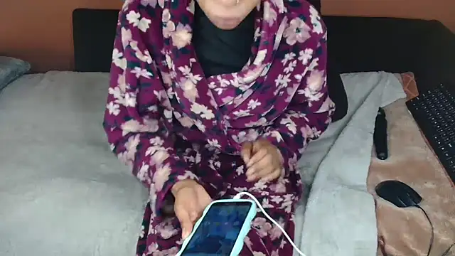 Snapshot of Tiny_Latifah chatting on June 22, 2026, 8:33 am Tiny Latifah online show from June 22, 2026, 8:33 am