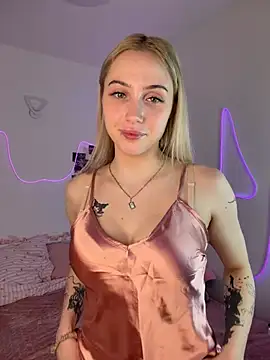 MoniLyn online show from June 1, 2026, 11:06 pm