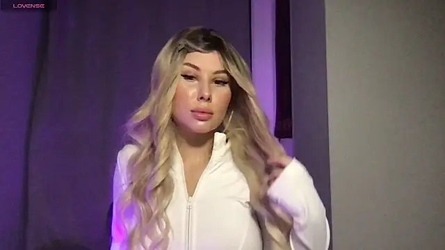 Snapshot of Lili_Weiss chatting on June 3, 2026, 6:13 pm Lili Weiss online show from June 3, 2026, 6:13 pm