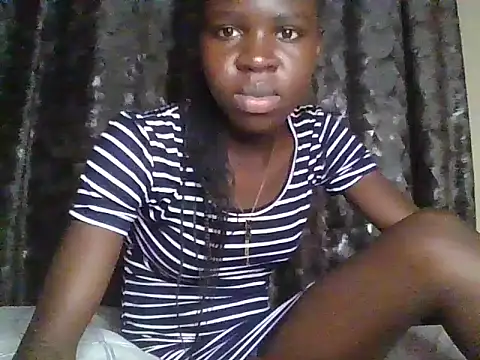 Snapshot of small_diva chatting on May 31, 2026, 7:04 pm small diva online show from May 31, 2026, 7:04 pm