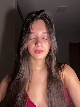 Snapshot of julhya_duarte chatting on May 28, 2026, 4:15 pm julhya duarte online show from May 28, 2026, 4:15 pm