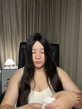 Luckysisi-s online show from May 31, 2026, 1:51 pm
