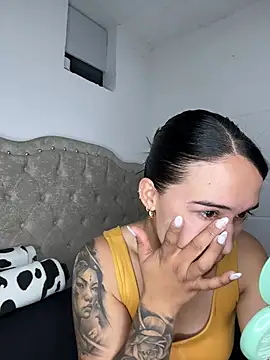 Snapshot of DaniRivers_ chatting on July 2, 2026, 8:04 pm DaniRivers online show from July 2, 2026, 8:04 pm