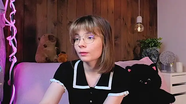 Snapshot of IvoryPesante chatting on June 19, 2026, 8:12 pm IvoryPesante online show from June 19, 2026, 8:12 pm