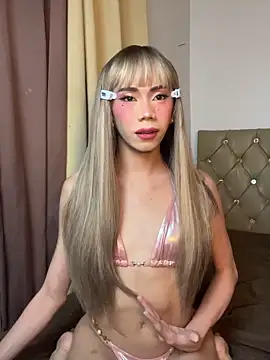 CassandraLovve online show from June 17, 2026, 8:06 am