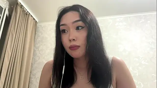 Snapshot of LilowNax chatting on May 27, 2026, 8:39 pm LilowNax online show from May 27, 2026, 8:39 pm