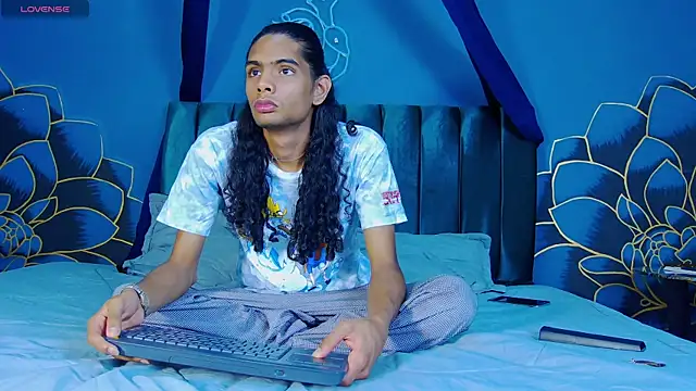 Snapshot of maxi_max0 chatting on July 1, 2026, 7:46 pm maxi max0 online show from July 1, 2026, 7:46 pm