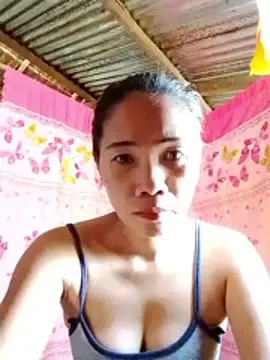 Snapshot of hotmom_lyn chatting on May 28, 2026, 11:57 pm hotmom lyn online show from May 28, 2026, 11:57 pm