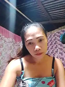 Snapshot of hotmom_lyn chatting on May 30, 2026, 5:43 pm hotmom lyn online show from May 30, 2026, 5:43 pm