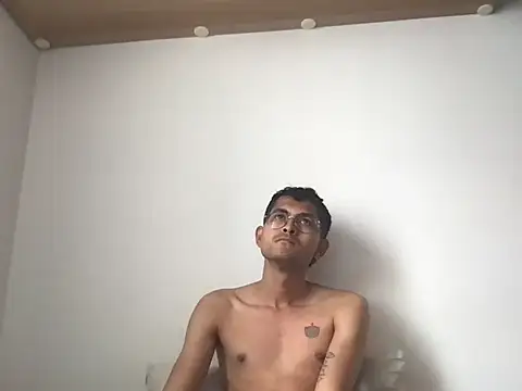xanderlover online show from May 27, 2026, 4:04 pm