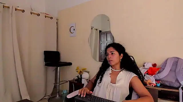 Nadia-Monroe online show from July 14, 2026, 9:42 pm