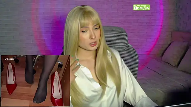 Snapshot of Monica_Everly chatting on May 29, 2026, 8:12 am Monica Everly online show from May 29, 2026, 8:12 am