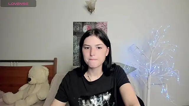 Snapshot of Kira_Devi chatting on May 27, 2026, 7:11 pm Kira Devi online show from May 27, 2026, 7:11 pm