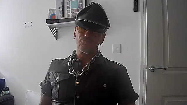 Snapshot of NottsLeather chatting on June 21, 2026, 2:19 pm NottsLeather online show from June 21, 2026, 2:19 pm