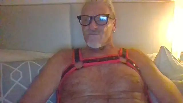 Snapshot of NottsLeather chatting on July 8, 2026, 1:21 am NottsLeather online show from July 8, 2026, 1:21 am
