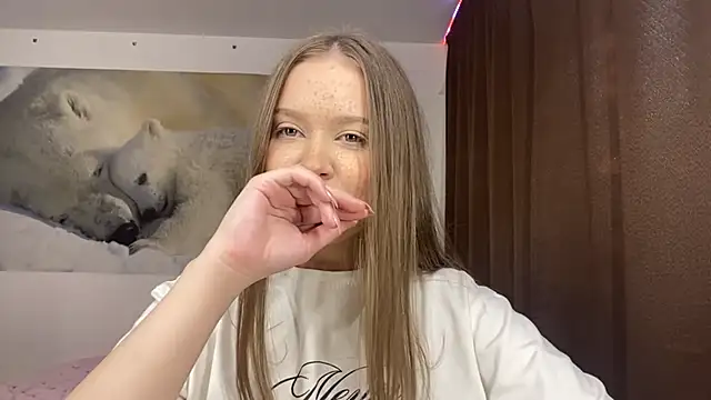 StefiMoon online show from May 31, 2026, 12:45 pm