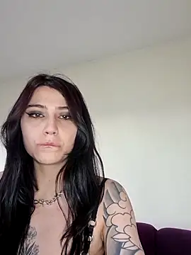 alynnafem online show from June 18, 2026, 10:47 pm
