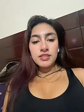 Snapshot of velariasoft_ chatting on July 19, 2026, 11:19 pm velariasoft online show from July 19, 2026, 11:19 pm