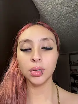 Snapshot of Sophia_LuxxX chatting on June 11, 2026, 8:40 pm Sophia LuxxX online show from June 11, 2026, 8:40 pm