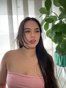 Snapshot of SarahRiveros chatting on June 25, 2026, 8:13 pm SarahRiveros online show from June 25, 2026, 8:13 pm