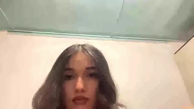 Snapshot of LisetteParajon chatting on May 30, 2026, 4:15 pm LisetteParajon online show from May 30, 2026, 4:15 pm