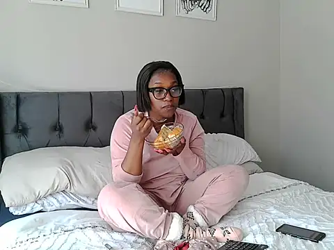 MissLaToYa online show from June 28, 2026, 12:00 pm
