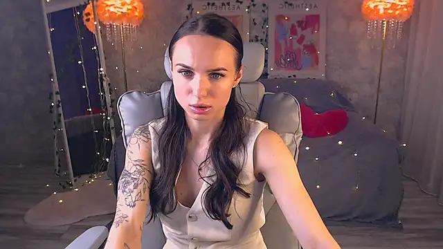 NicoleMerz online show from May 31, 2026, 3:30 pm