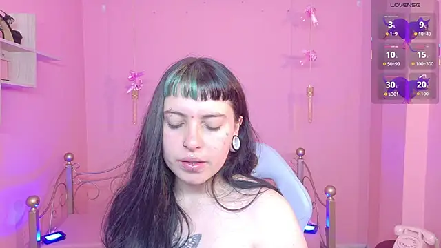 Snapshot of _sofia_smth_xx chatting on June 18, 2026, 1:15 pm sofia smth xx online show from June 18, 2026, 1:15 pm