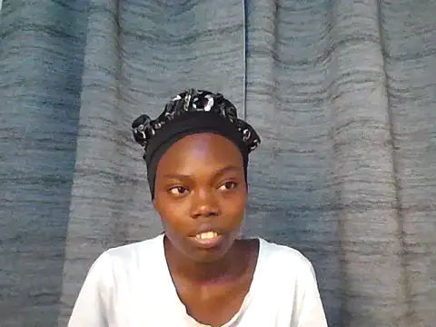 Snapshot of Sweet_quincy chatting on June 22, 2026, 12:13 am Sweet quincy online show from June 22, 2026, 12:13 am