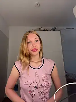 Snapshot of MilaaXOO chatting on June 4, 2026, 5:19 pm MilaaXOO online show from June 4, 2026, 5:19 pm
