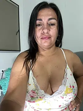 Snapshot of kloee_kann chatting on July 16, 2026, 12:16 am kloee kann online show from July 16, 2026, 12:16 am