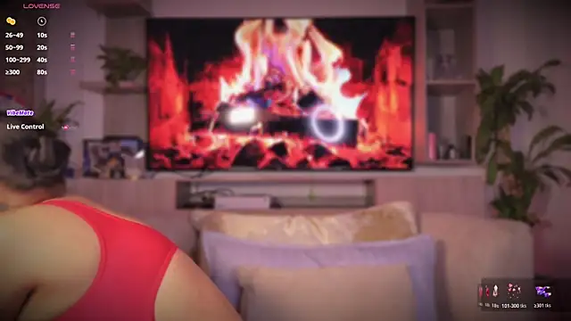 Snapshot of Lea_gray_ chatting on July 3, 2026, 6:14 pm Lea gray online show from July 3, 2026, 6:14 pm