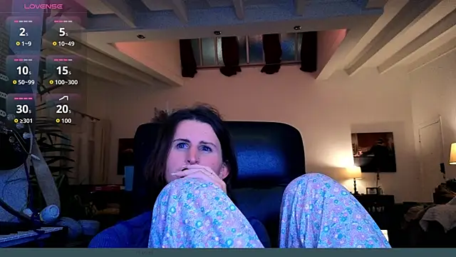 Snapshot of noellenoir chatting on June 9, 2026, 4:35 am noellenoir online show from June 9, 2026, 4:35 am