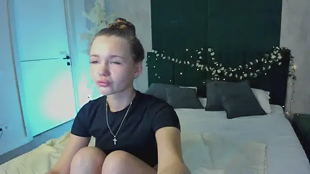 Snapshot of Ella_Butler chatting on July 9, 2026, 9:35 am Ella Butler online show from July 9, 2026, 9:35 am