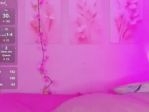 Snapshot of Amberblade chatting on June 5, 2026, 6:52 am Amberblade online show from June 5, 2026, 6:52 am