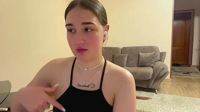 AnnaMaccoil online show from May 31, 2026, 3:41 pm