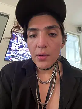 Snapshot of Tr3sL3ch3sss chatting on July 20, 2026, 7:27 pm Tr3sL3ch3sss online show from July 20, 2026, 7:27 pm