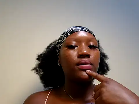 sexyroznnah online show from June 25, 2026, 9:19 pm