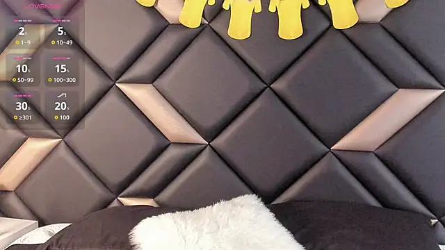 AdrianaHarlow online show from July 1, 2026, 7:13 pm