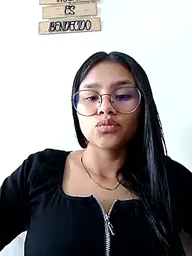 Snapshot of Sofielovee-01 chatting on June 4, 2026, 1:17 pm Sofielovee-01 online show from June 4, 2026, 1:17 pm
