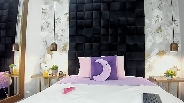 Snapshot of tiffany_bell chatting on July 3, 2026, 7:53 pm tiffany bell online show from July 3, 2026, 7:53 pm