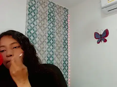Snapshot of Isabellacarson chatting on June 6, 2026, 5:06 pm Isabellacarson online show from June 6, 2026, 5:06 pm