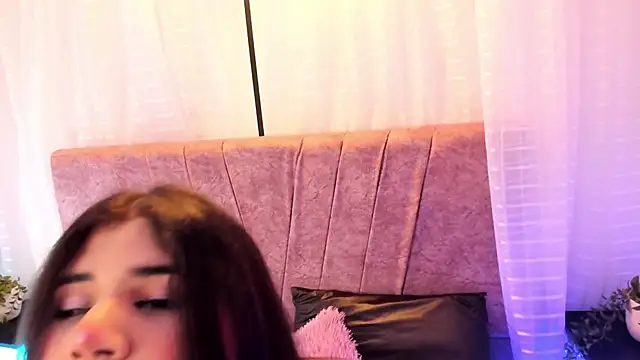 Emilie Jones online show from June 17, 2026, 7:59 pm
