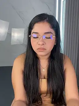 Snapshot of ValentinaLuciana chatting on June 3, 2026, 12:52 pm ValentinaLuciana online show from June 3, 2026, 12:52 pm