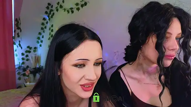 Snapshot of Monica_lar chatting on June 17, 2026, 7:44 am Monica lar online show from June 17, 2026, 7:44 am