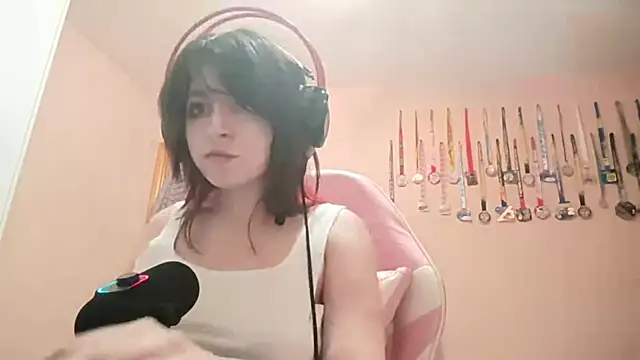 bunnyhoneylovehands online show from June 26, 2026, 9:19 pm