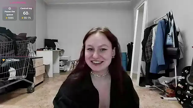 Snapshot of LoiseLovetto chatting on July 8, 2026, 6:12 pm LoiseLovetto online show from July 8, 2026, 6:12 pm