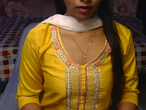 Snapshot of givenchilly chatting on July 8, 2026, 5:12 am givenchilly online show from July 8, 2026, 5:12 am