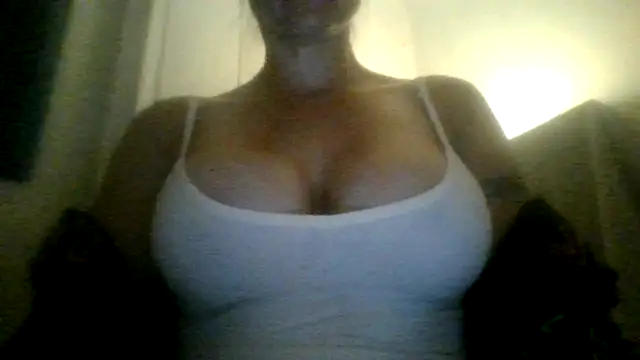 Snapshot of Miacarter1234 chatting on June 22, 2026, 8:00 am Miacarter1234 online show from June 22, 2026, 8:00 am