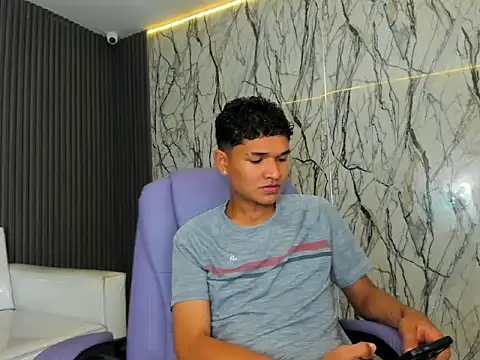 Snapshot of davexxx_ chatting on June 23, 2026, 12:41 am davexxx online show from June 23, 2026, 12:41 am